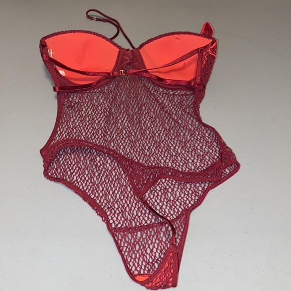 Victoria Secret - Picture 3 of 4